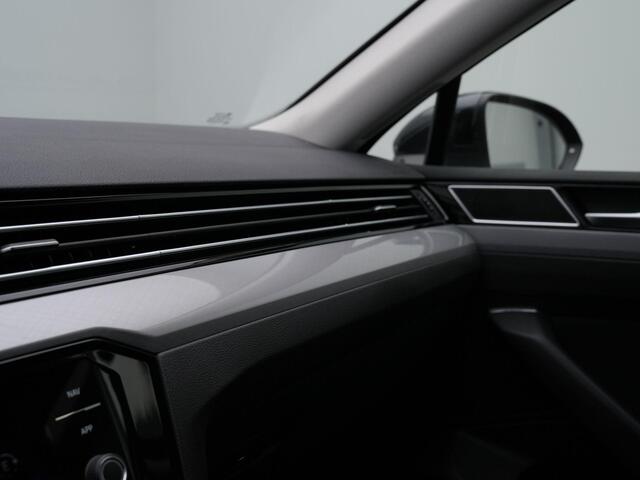 Volkswagen PASSAT 1.4 TSI 218 pk PHEV GTE | Trekhaak | 360 Camera | Stoelverwarming | Adaptive Cruise | Navigatie