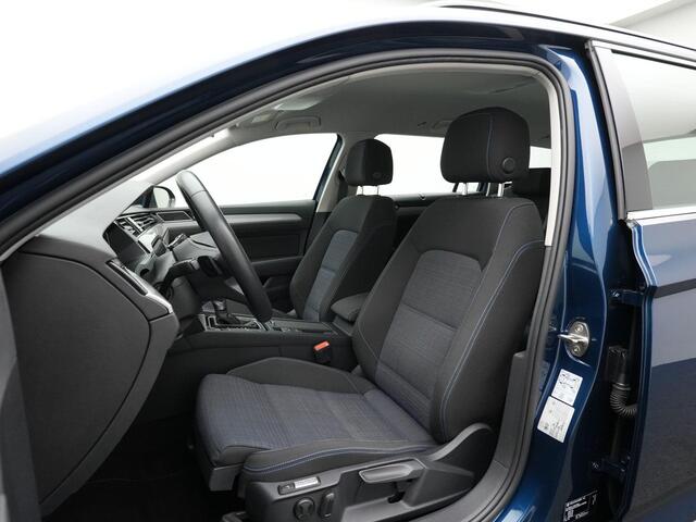 Volkswagen PASSAT 1.4 TSI 218 pk PHEV GTE | Trekhaak | Discover Pro | Achteruitrijcamera | Stoelverwarming | Adaptive Cruise