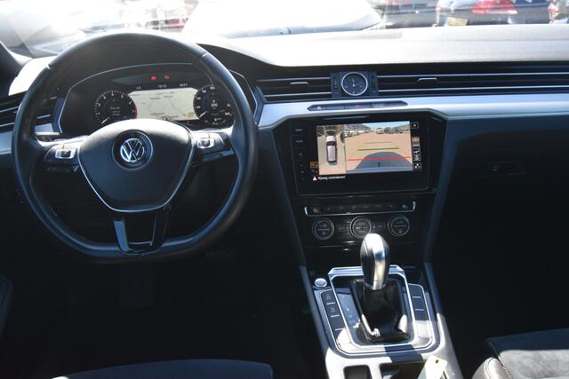 Volkswagen PASSAT Variant 1.4 TSI Highline Business R , TREKHAAK , VIRTUAL COCKPIT , LED KOPL , A UITRIJ CAM , LMV19 ,
