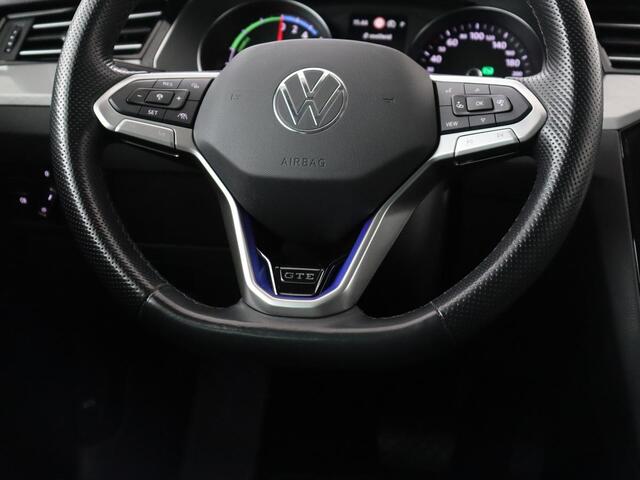 Volkswagen PASSAT 1.4 TSI PHEV GTE | SOH 94% | Stoelverwarming | Massage | Camera | Adaptive cruise | Matrix LED | Carplay | Navigatie | parkeerhulp | Climate control | Plug In