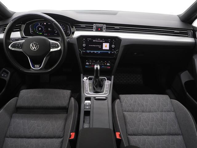 Volkswagen PASSAT Variant 1.4 TSI PHEV GTE 218PK | Panoramadak | Trekhaak | Massage | Camera | Virtual | Memory | Matrix | Carplay