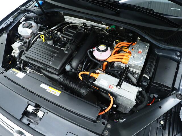 Volkswagen PASSAT Variant 1.4 TSI PHEV GTE 218PK | Panoramadak | Trekhaak | Massage | Camera | Virtual | Memory | Matrix | Carplay