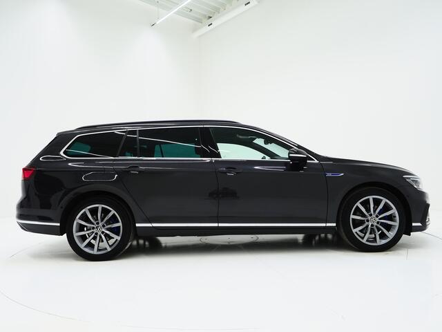 Volkswagen PASSAT Variant 1.4 TSI PHEV GTE 218PK | Panoramadak | Trekhaak | Massage | Camera | Virtual | Memory | Matrix | Carplay