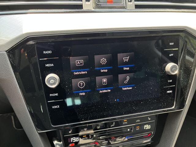 Volkswagen PASSAT Variant 1.5 TSI R-Line Business | AUTOMAAT | ACC | CAM | CARPLAY | CLIMA | LKA | NAVI | PDC V&A | STUUR/STOELVERW. | TREKHAAK | VIRTUAL COCKPIT