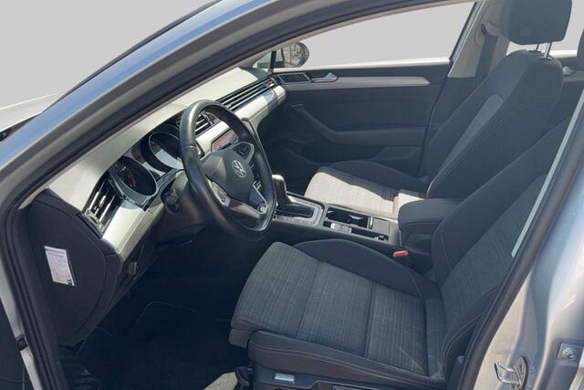 Volkswagen PASSAT Variant 1.5 TSI Business | Camera | Trekhaak | Carplay