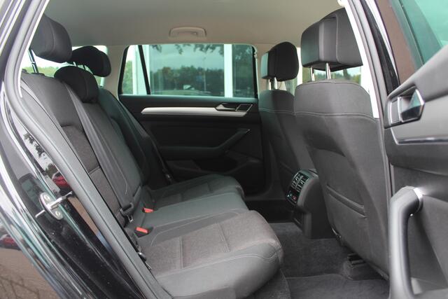 Volkswagen PASSAT Variant 1.4 TSI ACT Comfortline / Trekhaak / Navigatie / Parkeerhulp V+A / 17'' / Stoelverwarming / DAB / ACC