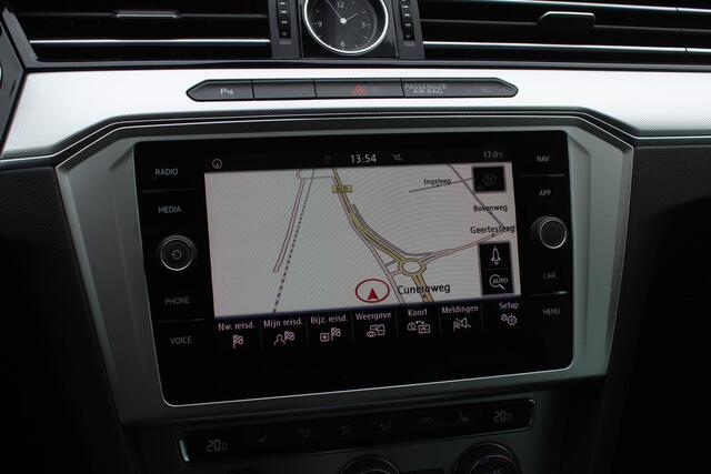 Volkswagen PASSAT Variant 1.4 TSI ACT Comfortline / Trekhaak / Navigatie / Parkeerhulp V+A / 17'' / Stoelverwarming / DAB / ACC