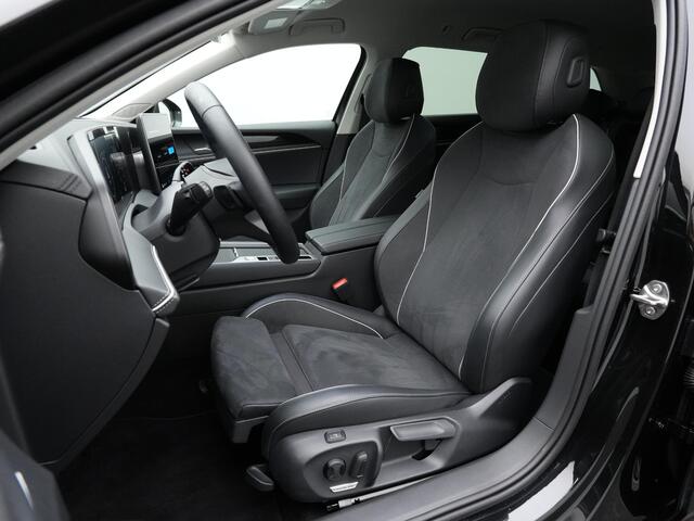 Volkswagen PASSAT Variant 1.5 e-Hybrid 204 pk DSG Business | Trekhaak | Head-Up Display | Achteruitrijcamera | Stuur-/stoelverwarming | Adaptive Cruise