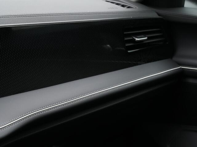 Volkswagen PASSAT Variant 1.5 e-Hybrid 204 pk DSG Business | Trekhaak | Head-Up Display | Achteruitrijcamera | Stuur-/stoelverwarming | Adaptive Cruise