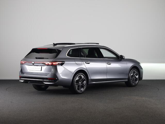 Volkswagen PASSAT Variant Elegance Business 1.5 eHybrid 150 kW / 204 pk Panoramaschuif/kanteldak, Lederen interieur, Stoelventilatie en massage