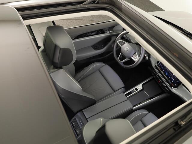 Volkswagen PASSAT Variant Elegance Business 1.5 eHybrid 150 kW / 204 pk Panoramaschuif/kanteldak, Lederen interieur, Stoelventilatie en massage