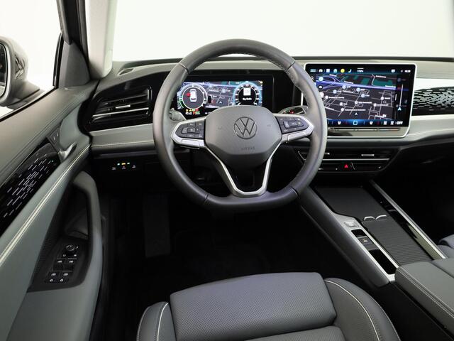 Volkswagen PASSAT Variant Elegance Business 1.5 eHybrid 150 kW / 204 pk Panoramaschuif/kanteldak, Lederen interieur, Stoelventilatie en massage
