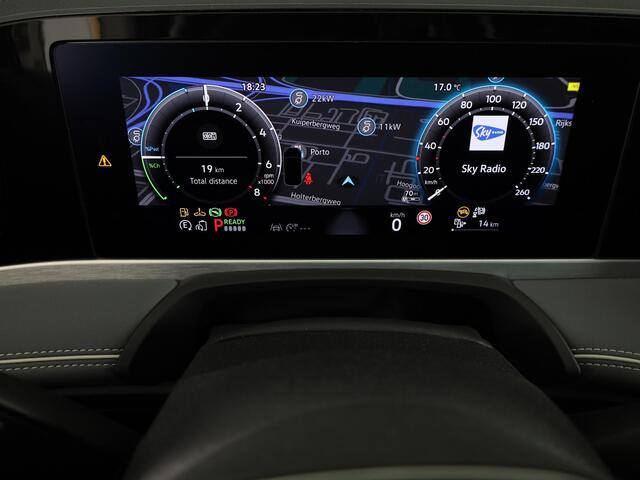 Volkswagen PASSAT Variant Elegance Business 1.5 eHybrid 150 kW / 204 pk Panoramaschuif/kanteldak, Lederen interieur, Stoelventilatie en massage