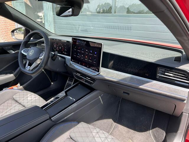Volkswagen PASSAT VARIANT 1.5 eTSI R-LINE BUSINESS I WINTERPAKKET I SCHUIF/KANTELDAK I 360° CAMERA I GROOT SCHERM