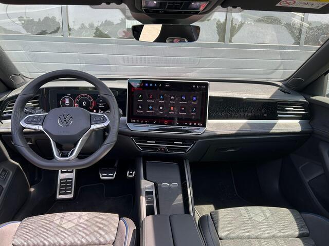 Volkswagen PASSAT VARIANT 1.5 eTSI R-LINE BUSINESS I WINTERPAKKET I SCHUIF/KANTELDAK I 360° CAMERA I GROOT SCHERM