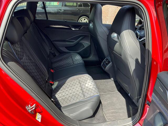 Volkswagen PASSAT VARIANT 1.5 eTSI R-LINE BUSINESS I WINTERPAKKET I SCHUIF/KANTELDAK I 360° CAMERA I GROOT SCHERM
