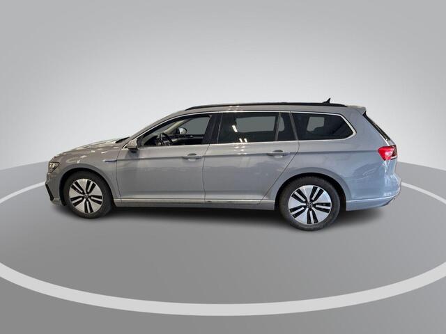 Volkswagen PASSAT Variant 1.4 TSI 218pk DSG PHEV GTE Business · Camera · Apple/Android Car Play · Navigatie · P-Sensoren · Stoelverwarming · 17'' Inch ·