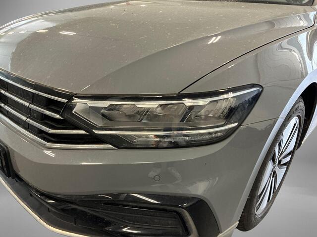 Volkswagen PASSAT Variant 1.4 TSI 218pk DSG PHEV GTE Business · Camera · Apple/Android Car Play · Navigatie · P-Sensoren · Stoelverwarming · 17'' Inch ·