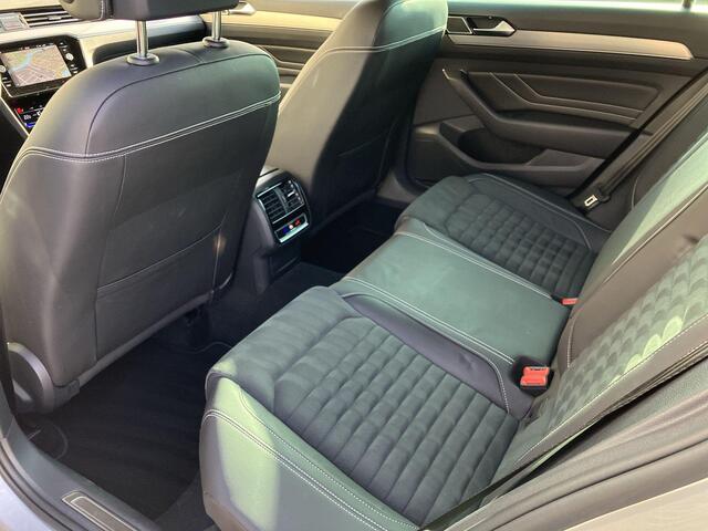 Volkswagen PASSAT Variant 1.5TSI/150PK Elegance DSG · Navigatie · Trekhaak · Camera + Parkeersensoren