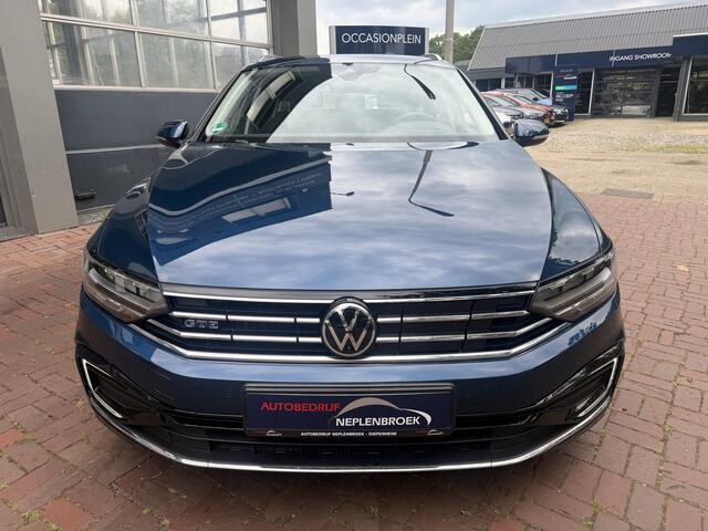 Volkswagen PASSAT Variant 1.4 TSI PHEV GTE | 2021 | Panoramadak | Trekhaak | Head-up Display | Dealer Onderhouden