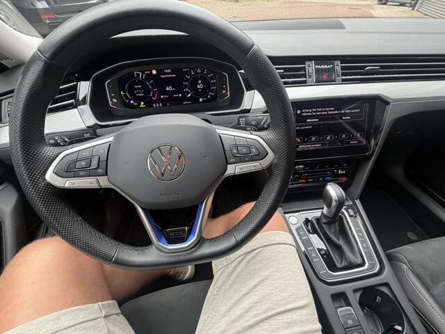 Volkswagen PASSAT Variant 1.4 TSI PHEV GTE | 2021 | Panoramadak | Trekhaak | Head-up Display | Dealer Onderhouden