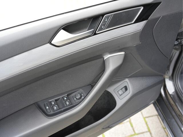 Volkswagen PASSAT Variant 1.5 TSI Business Cruise control adaptief | dodehoekdetectie | Verwarmde voorruit |