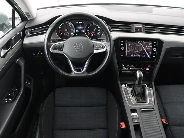 Volkswagen PASSAT 1.4 TSI PHEV GTE | SOH 91,6% | Stoelverwarming | Trekhaak | Adaptive cruise | Camera | Carplay | Matrix LED | Navigatie | Massage | Parkeerhulp | Climate control | Getint glas | Plug In