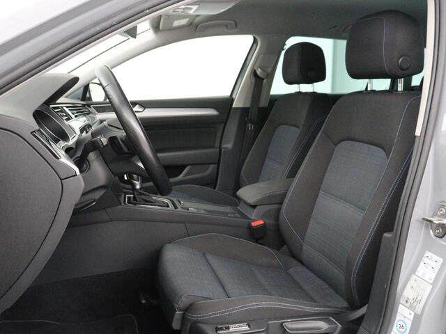 Volkswagen PASSAT 1.4 TSI PHEV GTE | SOH 91,6% | Stoelverwarming | Trekhaak | Adaptive cruise | Camera | Carplay | Matrix LED | Navigatie | Massage | Parkeerhulp | Climate control | Getint glas | Plug In