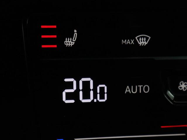 Volkswagen PASSAT 1.4 TSI PHEV GTE | SOH 91,6% | Stoelverwarming | Trekhaak | Adaptive cruise | Camera | Carplay | Matrix LED | Navigatie | Massage | Parkeerhulp | Climate control | Getint glas | Plug In