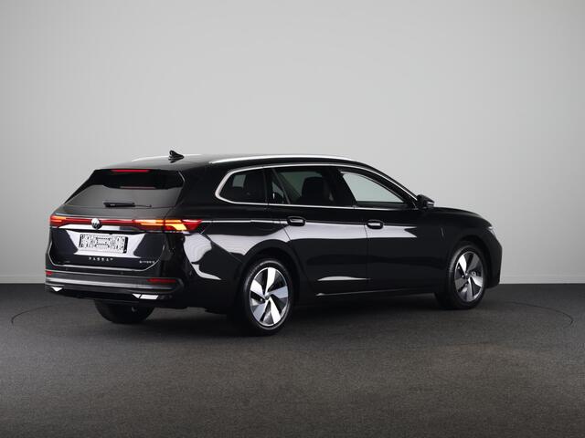 Volkswagen PASSAT Variant 1.5 eHybrid Business 204 PK PHEV | Navigatie | Trekhaak inklapbaar | Parkeer camera | Stoel- en stuurverwarming |