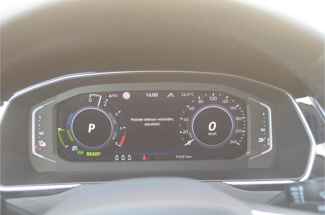 Volkswagen PASSAT Variant 1.4 TSI PHEV GTE Business 12 mnd. gar. trekhaak / HUD / 360 camera