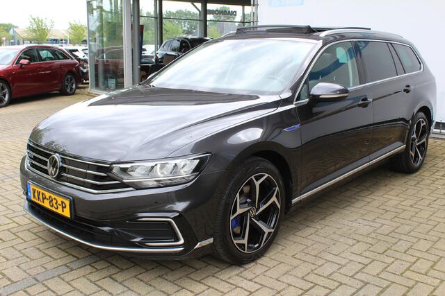 Volkswagen PASSAT Variant 1.4 TSI PHEV GTE Business | Incl. 12 maanden Garantie | Panorama dak | Stoelmassage | Adaptive cruise | Achteruitrijcamera | Keyless entry/start | Stoel/stuur verwarming | Elektrische kofferbakklep | Apple CarPlay/Android Auto | Climate controle |
