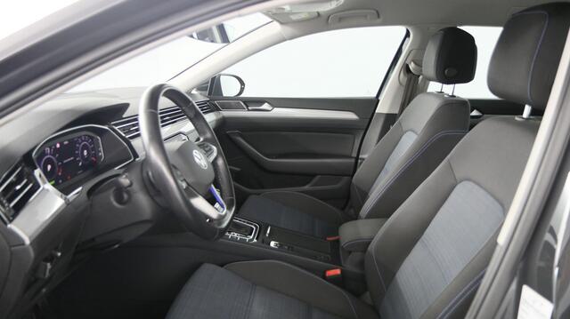 Volkswagen PASSAT Variant 1.4 TSI 204pk PHEV GTE Business DSG / Navigatie / Stoelverwarming / Camera