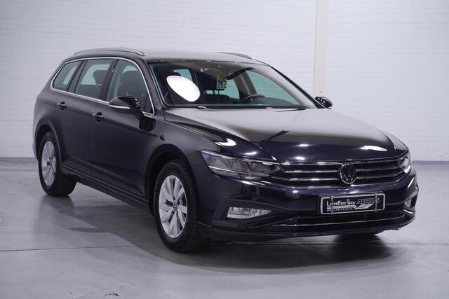 Volkswagen PASSAT Variant 1.5 TSI Business Virtual-cockpit Trekhaak wegklapbaar led-verlichting Navi Clima Apple Carplay Camera ACC NAP PDC v+a IQ-drive lendesteun bestuurdersstoel DAB-ontvangst achterklep electrisch bedienbaar