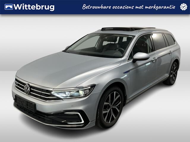 Volkswagen PASSAT Variant 1.4 TSI PHEV GTE / AUTOMAAT/ PANO/ LEER/ APP-CONNECT/ ACC/ PARK.SENSOREN + CAMERA/ STOELVERWARM./ MASSAGE/ KEYLESS/ ELEK.ACHTERKLEP/ DIGITAL DASH/ NAVI/ DAB/ CLIMA/ LED/ 17'' LMV