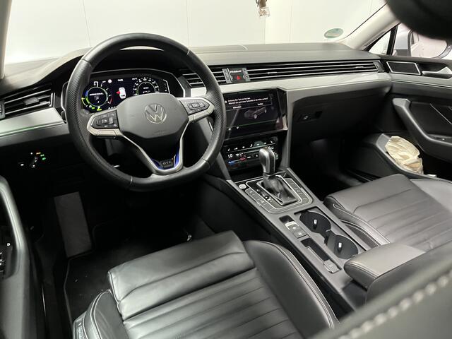 Volkswagen PASSAT Variant 1.4 TSI PHEV GTE / AUTOMAAT/ PANO/ LEER/ APP-CONNECT/ ACC/ PARK.SENSOREN + CAMERA/ STOELVERWARM./ MASSAGE/ KEYLESS/ ELEK.ACHTERKLEP/ DIGITAL DASH/ NAVI/ DAB/ CLIMA/ LED/ 17'' LMV