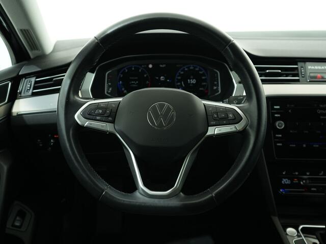 Volkswagen PASSAT Variant 1.5 TSI 150PK ELEGANCE DSG | Stoelverwarming | Camera | Carplay