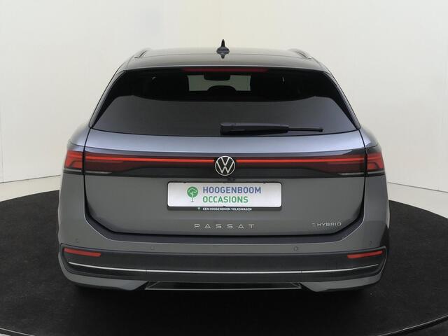 Volkswagen PASSAT Variant 1.5 eHybrid Business | SoH 100% | Trekhaak | Parkeerassistent | Head-up display | Dodehoek detectie | Massagefunctie voorstoelen | Navigatie | Leder/alcantara bekleding |