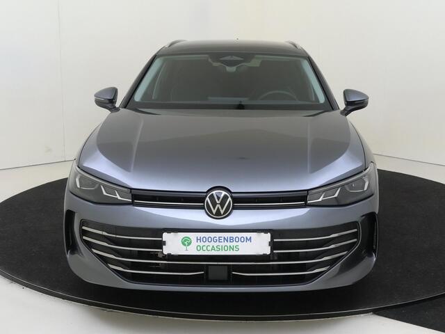 Volkswagen PASSAT Variant 1.5 eHybrid Business | SoH 100% | Trekhaak | Parkeerassistent | Head-up display | Dodehoek detectie | Massagefunctie voorstoelen | Navigatie | Leder/alcantara bekleding |