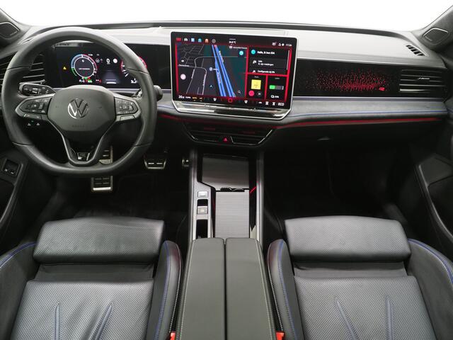 Volkswagen PASSAT Variant 1.5 eHybrid R-Line | Vol Leder | Panoramadak | Stoelventilatie | Harman/Kardon | HUD | Massage | Trekhaak
