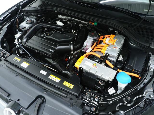 Volkswagen PASSAT Variant 1.5 eHybrid R-Line | Vol Leder | Panoramadak | Stoelventilatie | Harman/Kardon | HUD | Massage | Trekhaak