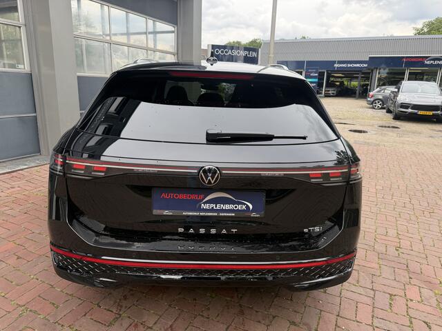 Volkswagen PASSAT Variant 1.5 eHybrid R-Line Edition | SoH 100% | 272pk | Pano | IQ.Light | ACC | Ergo active + massage