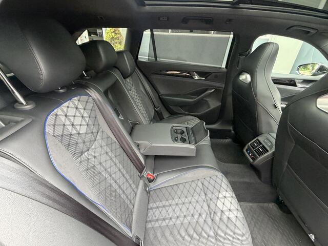 Volkswagen PASSAT Variant 1.5 eHybrid R-Line Edition | SoH 100% | 272pk | Pano | IQ.Light | ACC | Ergo active + massage