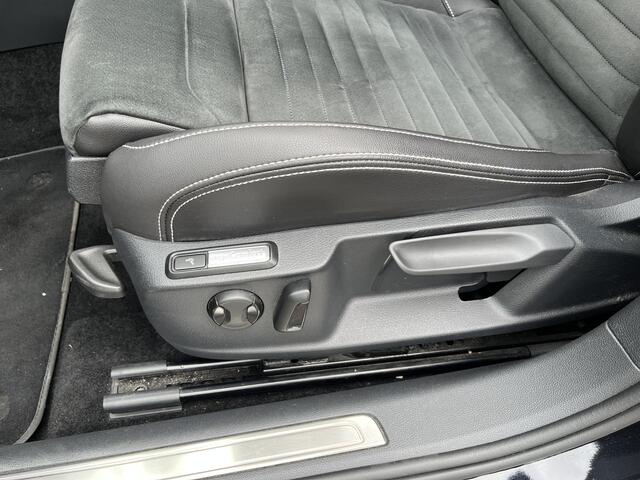 Volkswagen PASSAT Variant 1.4 TSI PHEV GTE Business / AUTOMAAT/ TREKHAAK/ PANO/ ALCANTARA/ 218 PK/ CAMERA/ PARK. SENSOREN/ ERGO COMFORT/ ELEK. ACHTERKLEP/ STOELVERWARM./ ADAPT. CRUISE/ APP CONNECT/ NAVI/ CLIMA/ DAB/ 17" LMV