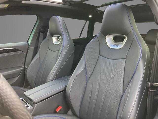 Volkswagen PASSAT Variant 1.5eHybrid 200kW/272PK R-Line DSG · Panoramadak · Leder · Trekhaak · 360°Camera + Parkeersensoren · Garantie t/m 05-06-2030 of 100000km.