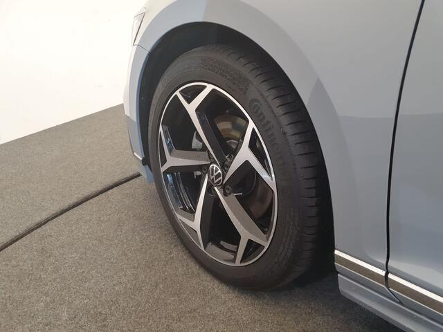 Volkswagen PASSAT Variant 1.5 TSI 150pk DSG/AUT R-Line Business + Panoramadak, Trekhaak, Camera