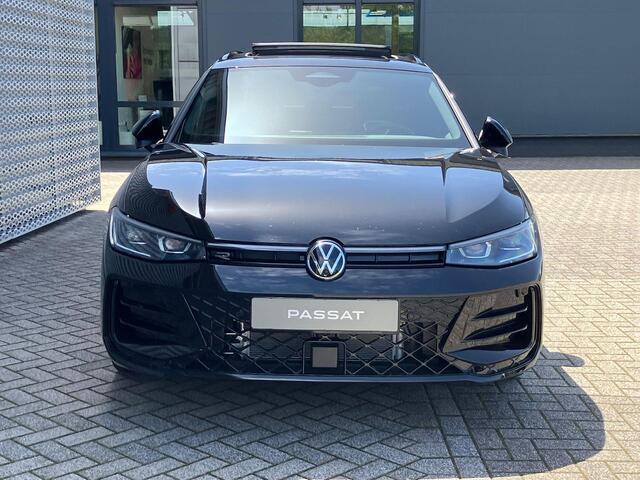 Volkswagen PASSAT Variant R-Line Edition 1.5 eHybrid 150 kW / 204 PK DSG | Black Style | Assistance Plus pakket | Trekhaak wegklapbaar |