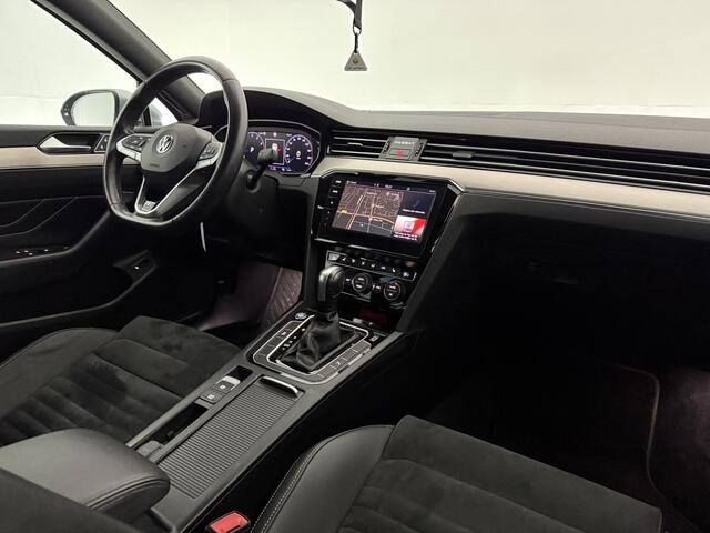 Volkswagen PASSAT 1.5 TSI Elegance Business R-Line | Virtual | IQ-Lights | Camera | Carplay | Cruise | LED | Keyless | NAP