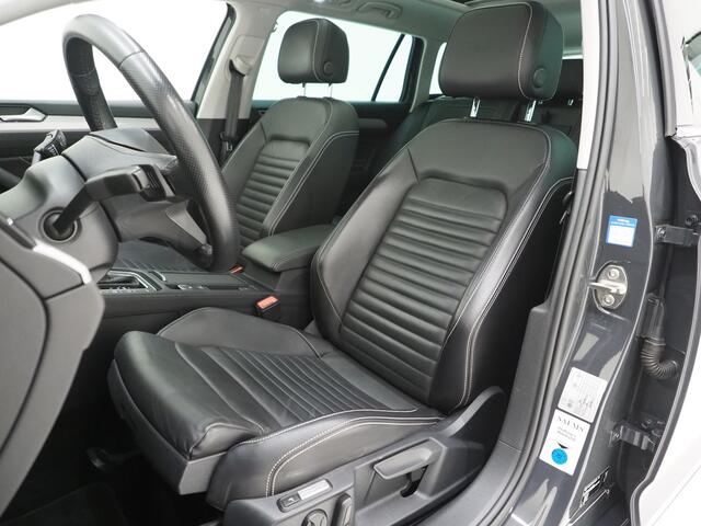 Volkswagen PASSAT Variant 1.4 TSI PHEV GTE | Panoramadak | Leder | Trekhaak | Massage | Adaptive Cruise | Camera | Dodehoek