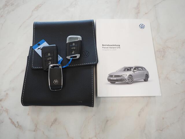 Volkswagen PASSAT Variant 1.4 TSI PHEV GTE | Panoramadak | Leder | Trekhaak | Massage | Adaptive Cruise | Camera | Dodehoek